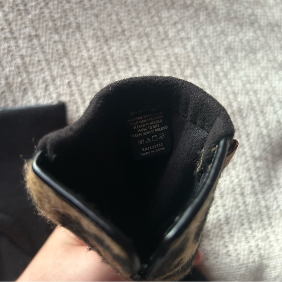 NWOT Leopard Print Gloves, Touch Screen Compatible - One Size - Picture 7 of 10